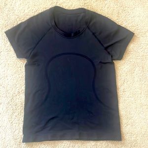 Swiftly Tech Short-Sleeve Shirt 2.0
Race Length black